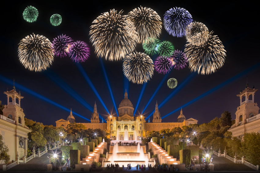 “"Focs artificials al Piromusical de Montjuïc durant les Festes de la Mercè a Barcelona, un espectacle espectacular de llums i cultura catalana."”